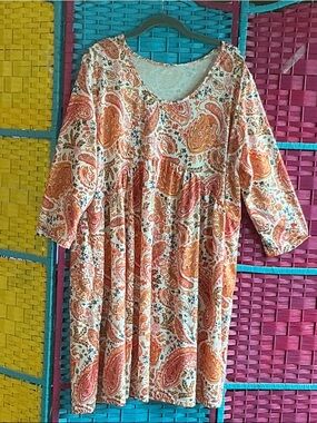 Size XL BEAUTIFUL PRINT DRESS IN ORANGES, PINKS GRAY,GREEN, PURPLE ONWHITE